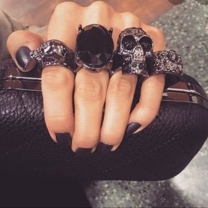Skull 4-Ring Clutch